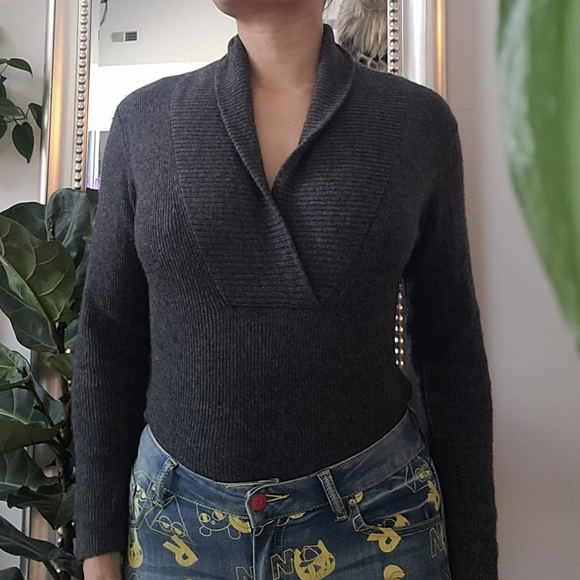 Perfect condition charcoal cashmere sweater - Picture 2 of 8